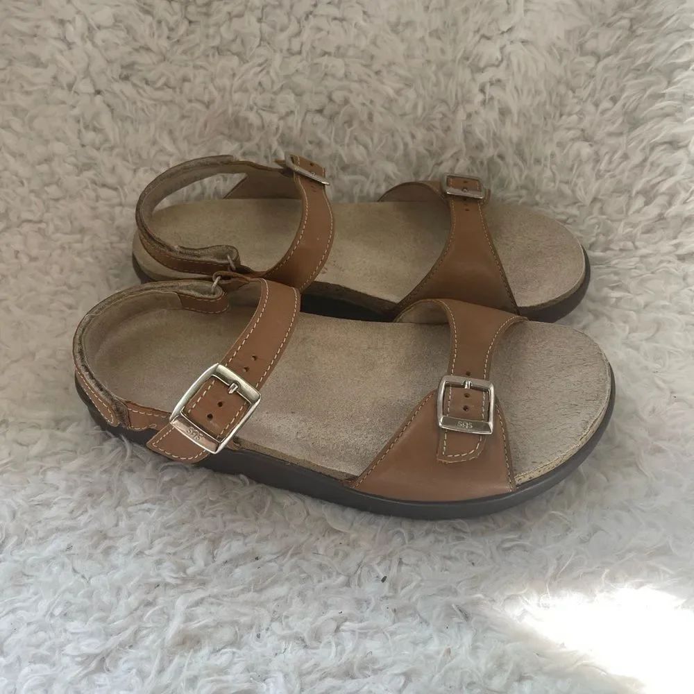 SAS  leather tan Ankle Strap Comfort Sandals silver tone buckles SZ9W.